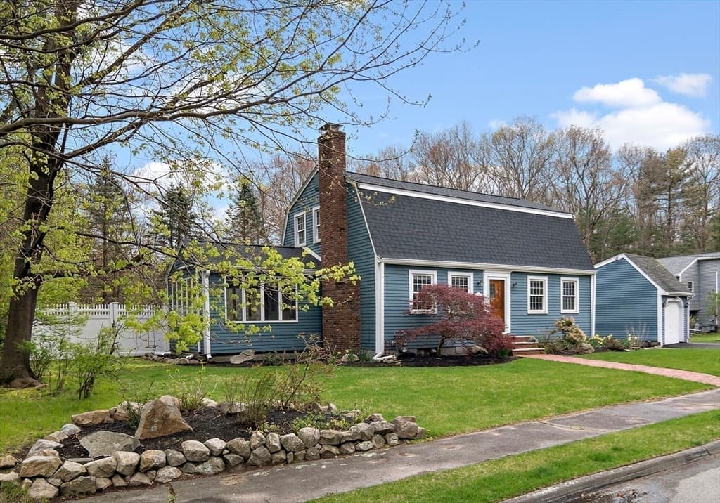 2 Pine Glen Drive photo 3