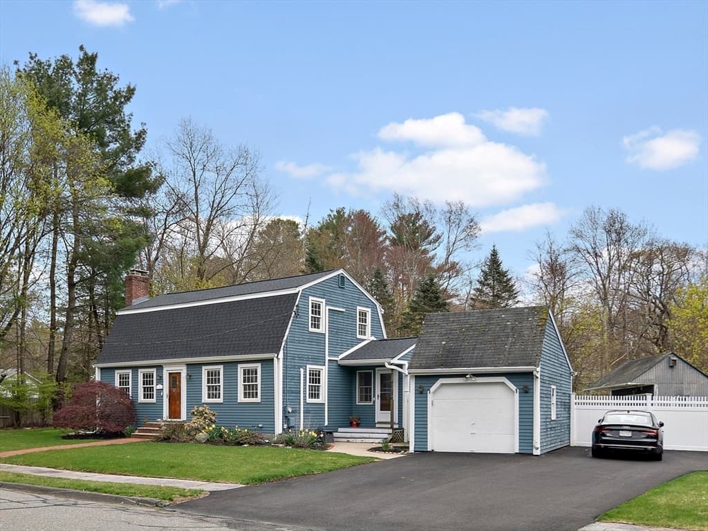 2 Pine Glen Drive photo 4
