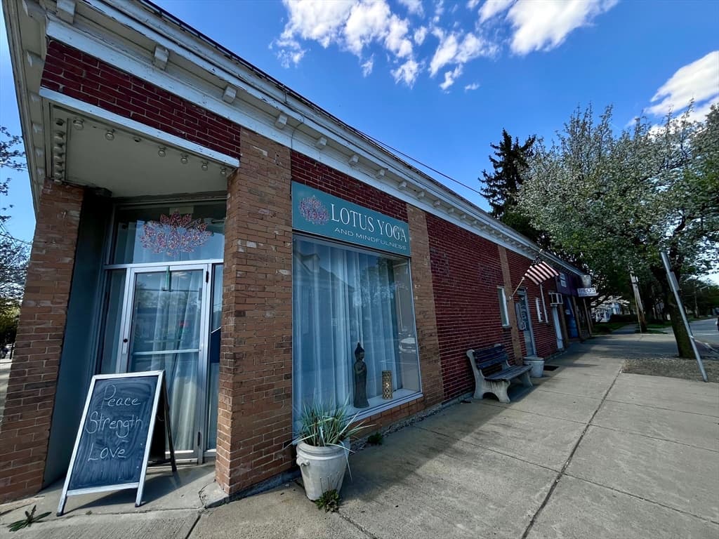 1 W Main St photo 3