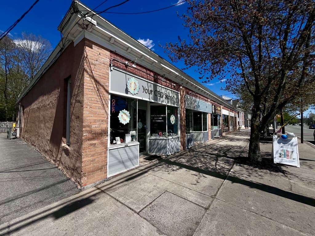 1 W Main St