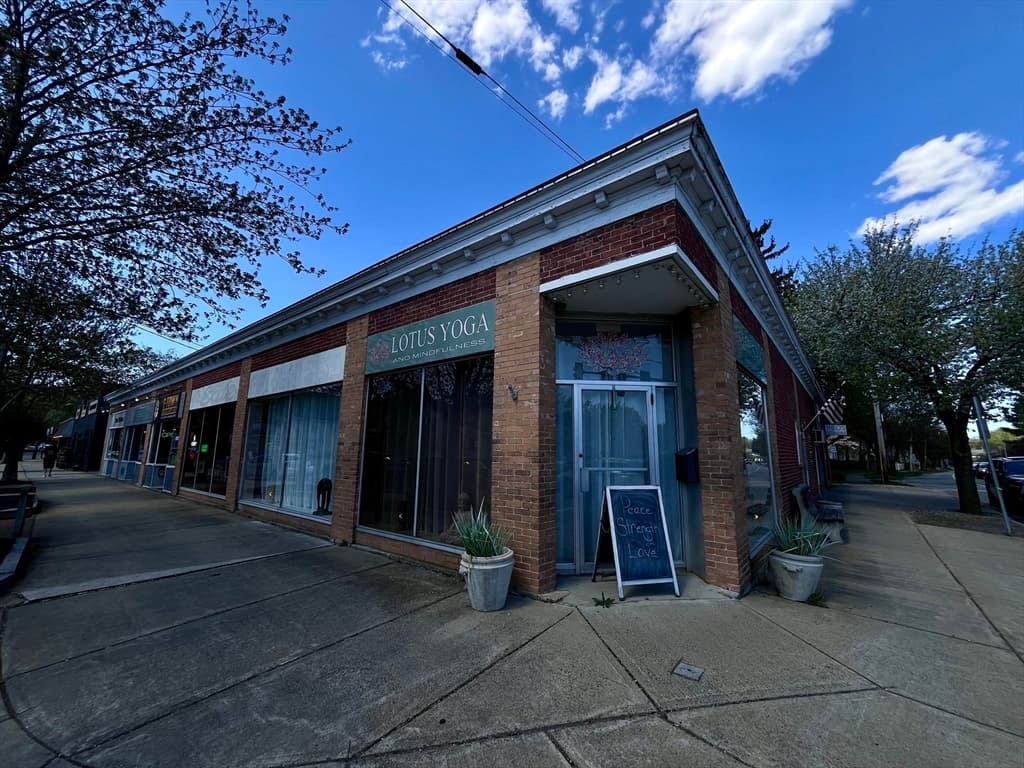 1 W Main St photo 4