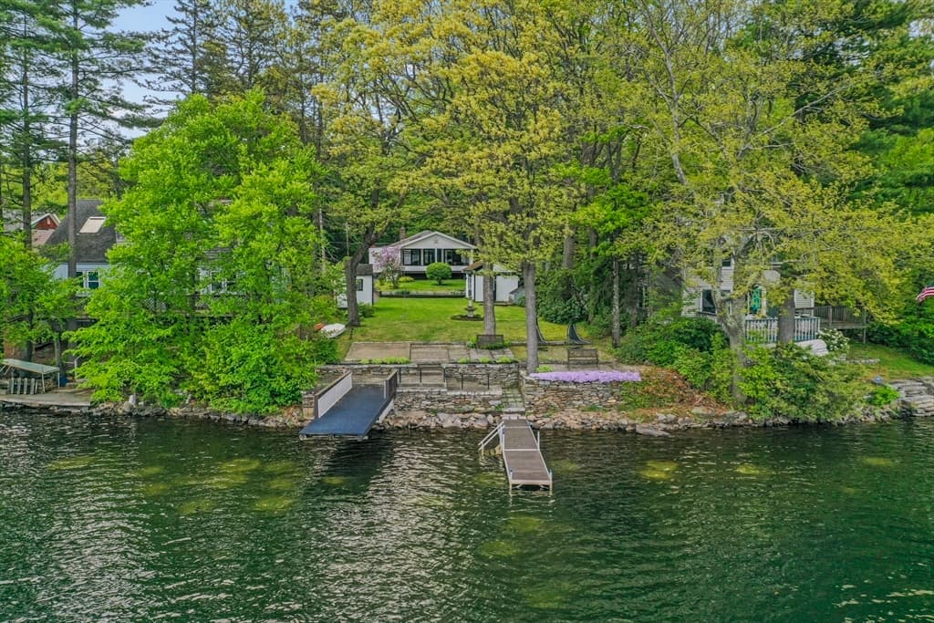 92 Laurel Ln