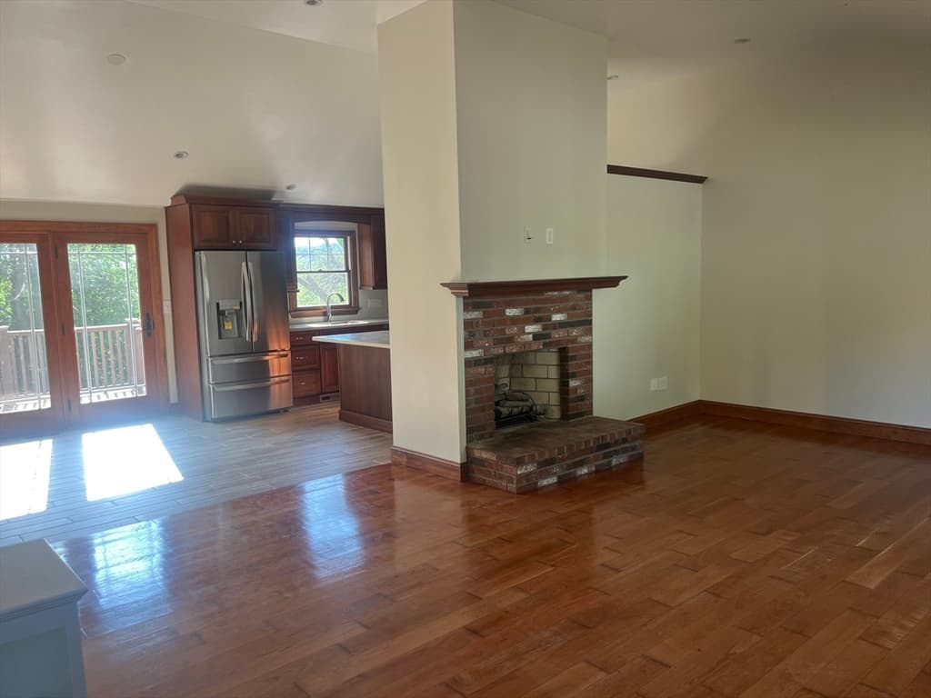 35 Elmore St photo 4