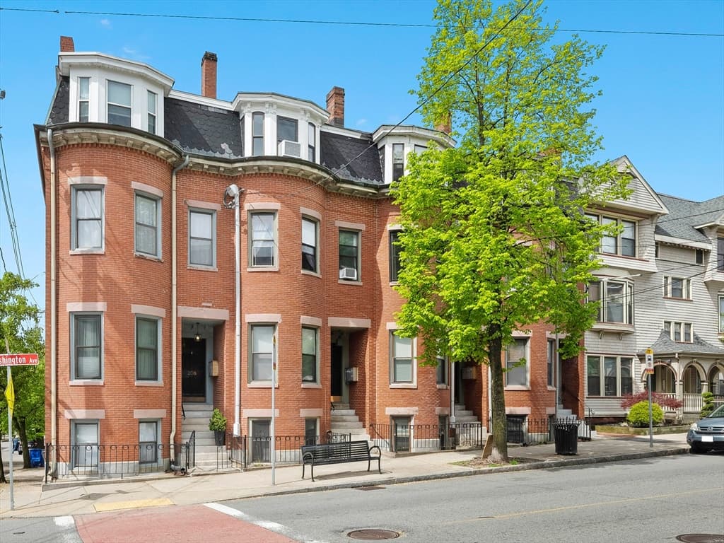 210 Washington Ave #4