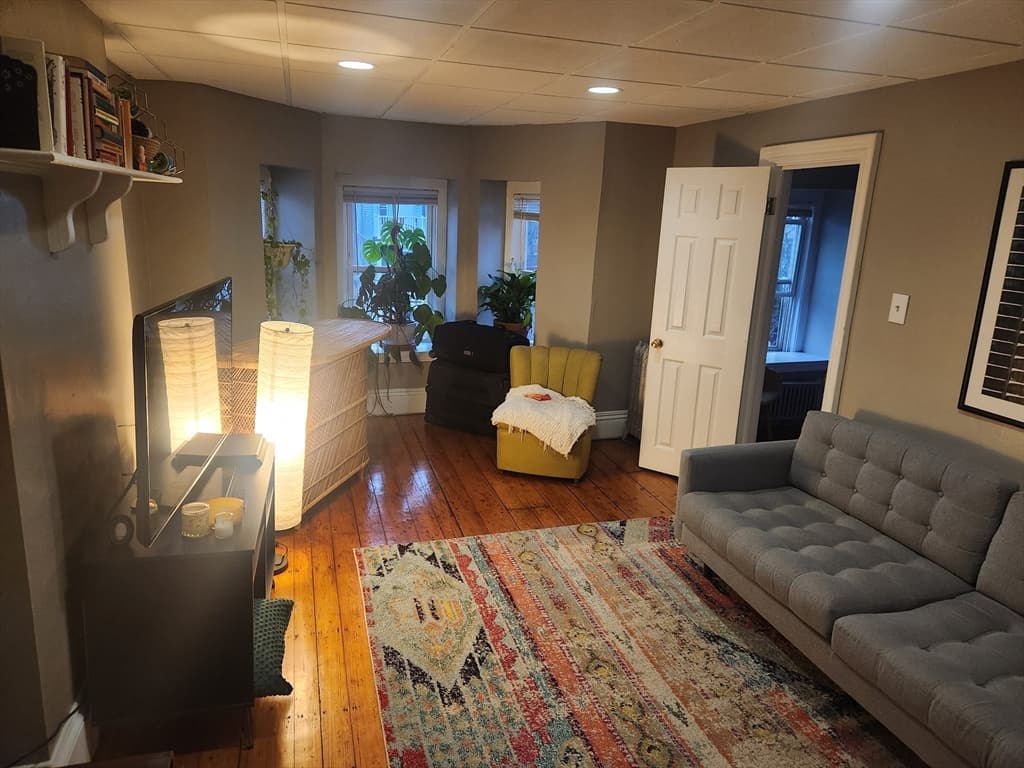 100 Pleasant St #4