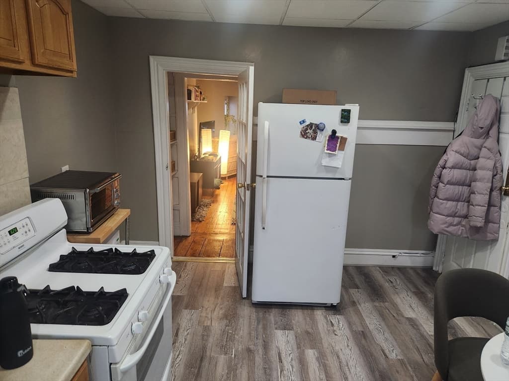 100 Pleasant St #4 photo 4