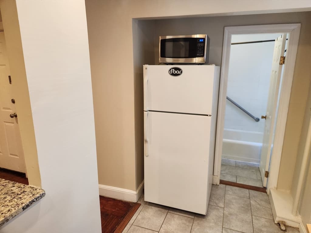100 Pleasant St #2 photo 4