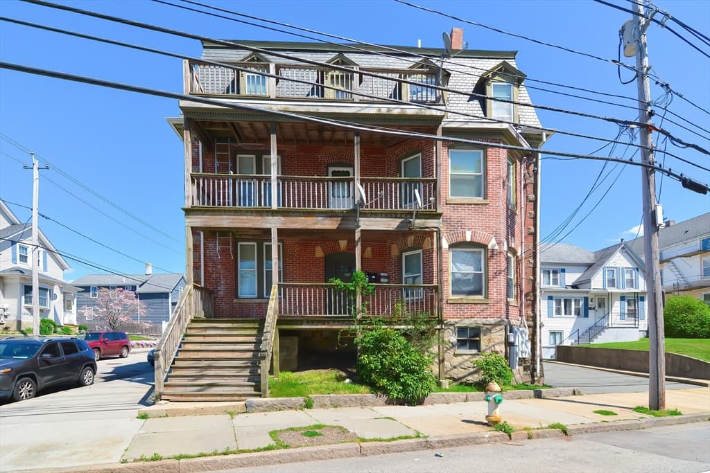 456 Eastern Ave photo 2