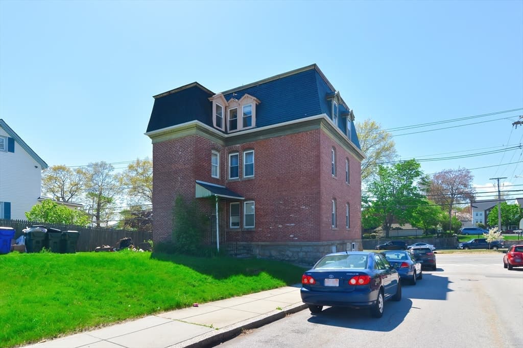 456 Eastern Ave photo 4