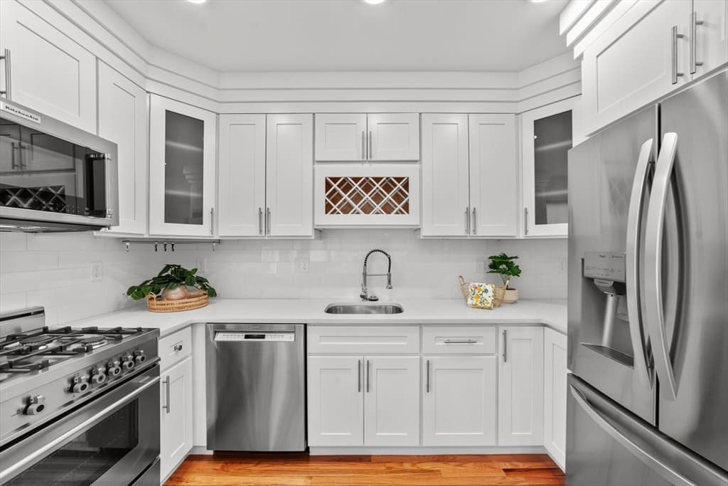 15 Bancroft St #3 photo 5