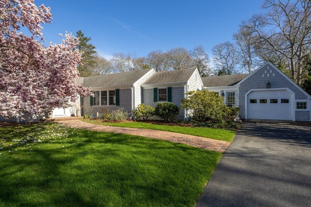 163 Pond View Dr photo 2