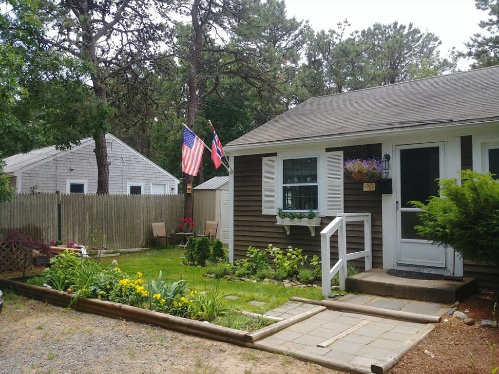 7 Thatcher Rd #8