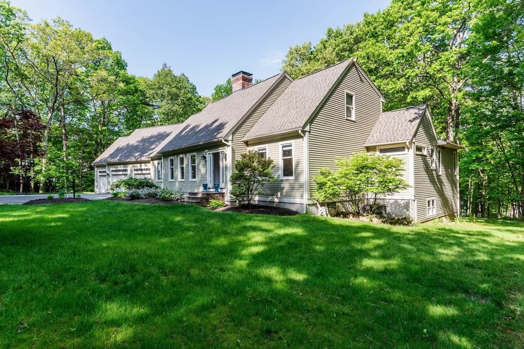 109 Steele Ln photo 2