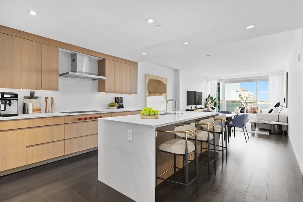 150 Seaport Blvd #7D photo 2