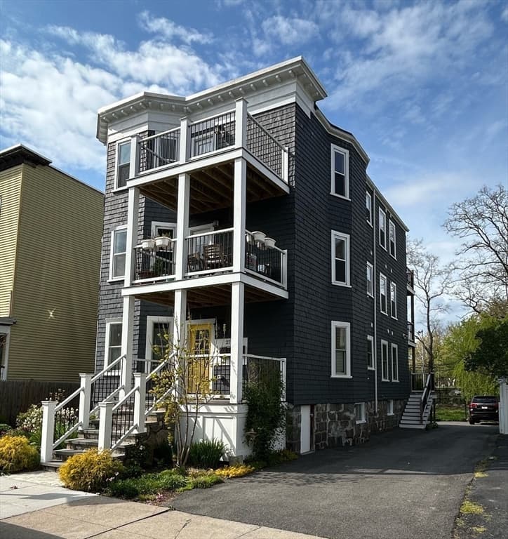 27 Armandine St #2 photo 2