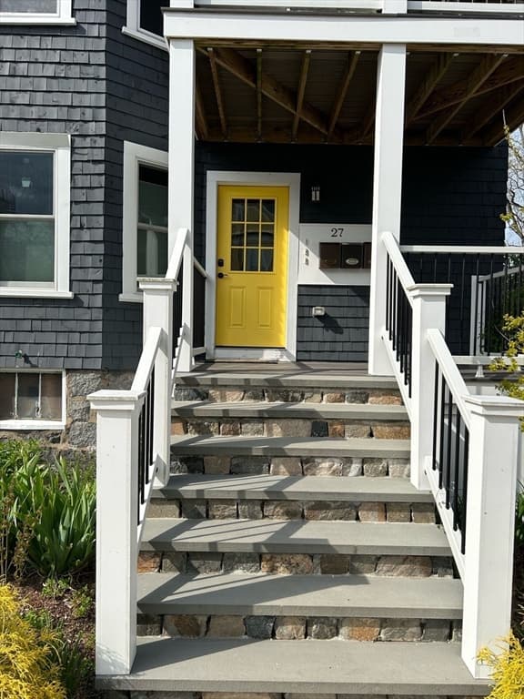 27 Armandine St #2 photo 3