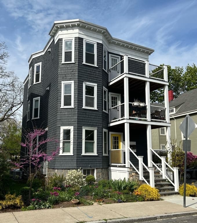 27 Armandine St #2