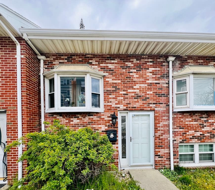582 Revere St #7 photo 2