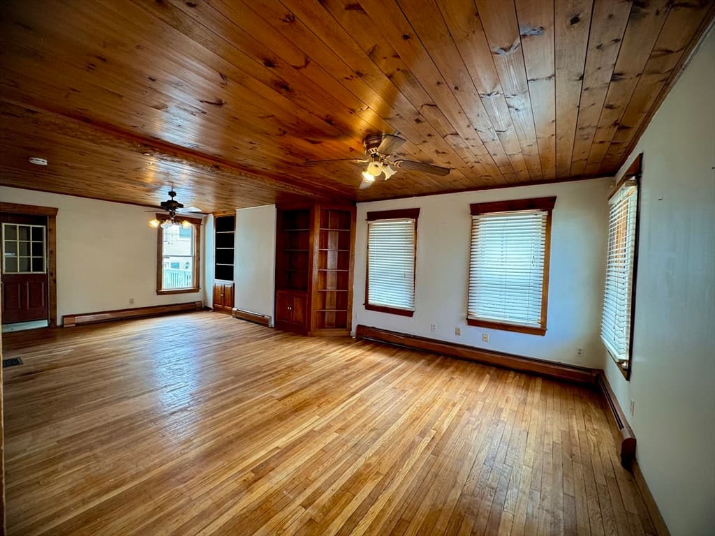 1232 Pleasant St. photo 2