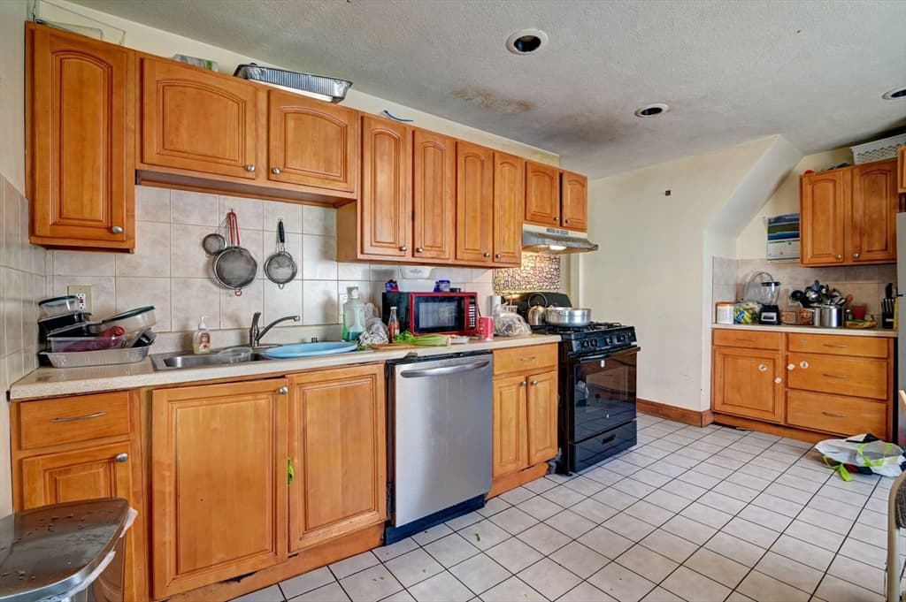 16 Ashland St photo 5