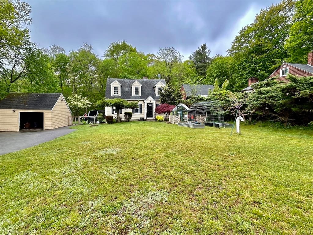 274 Haverhill St photo 2