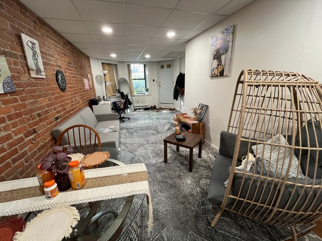 384 Riverway #B photo 2