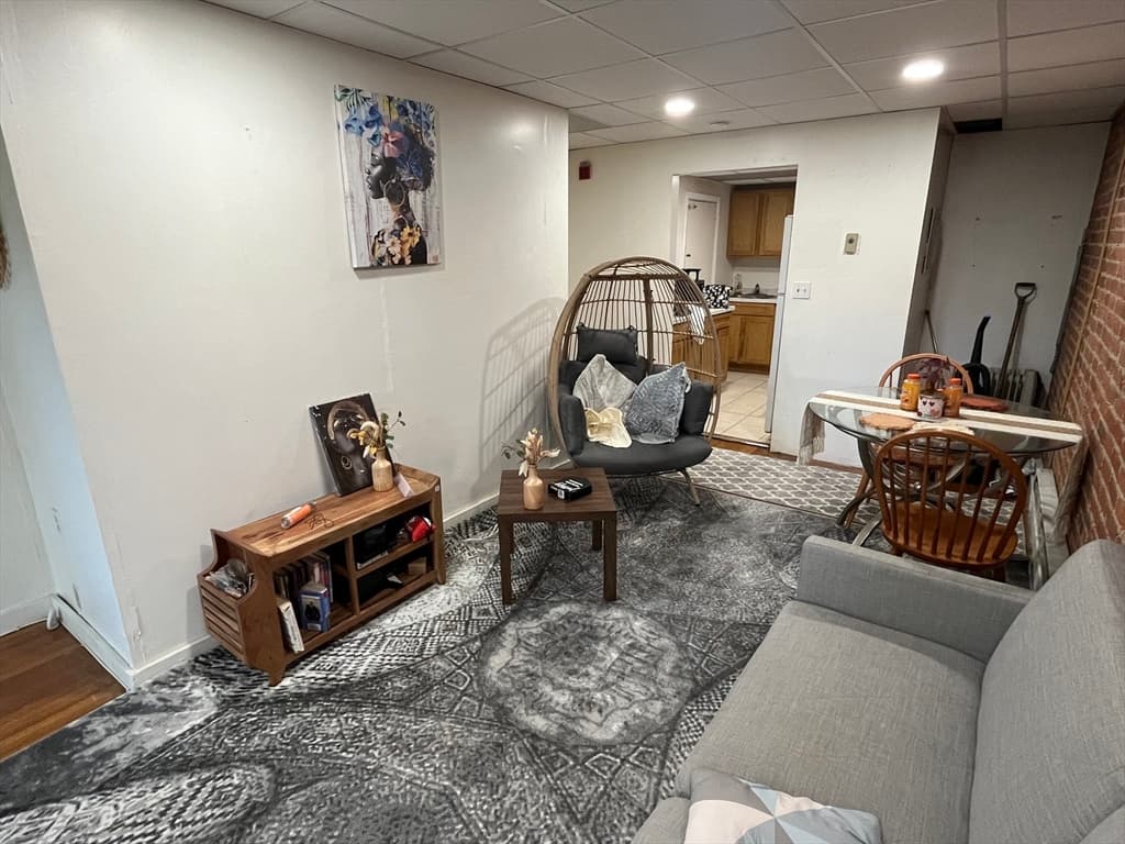 384 Riverway #B photo 4