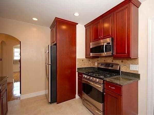88 Strathmore Rd #8 photo 2