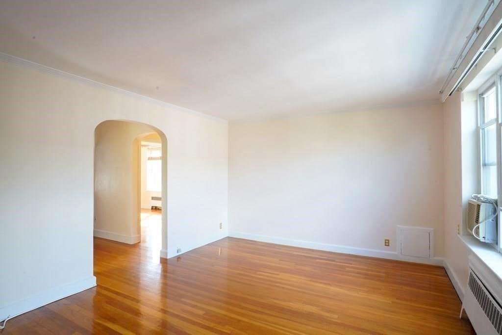 88 Strathmore Rd #8 photo 4