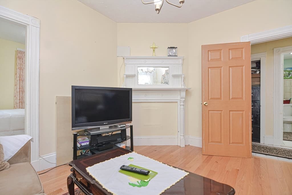 45 Mozart St ##2 photo 3