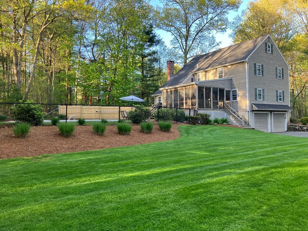 55 Carl Rd photo 3