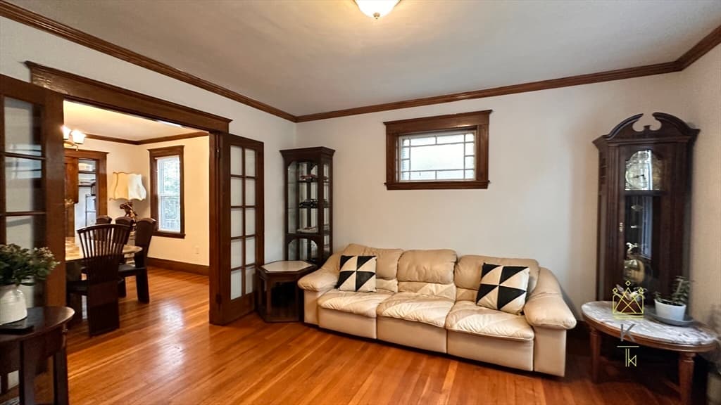 209 Aspinwall Ave #1