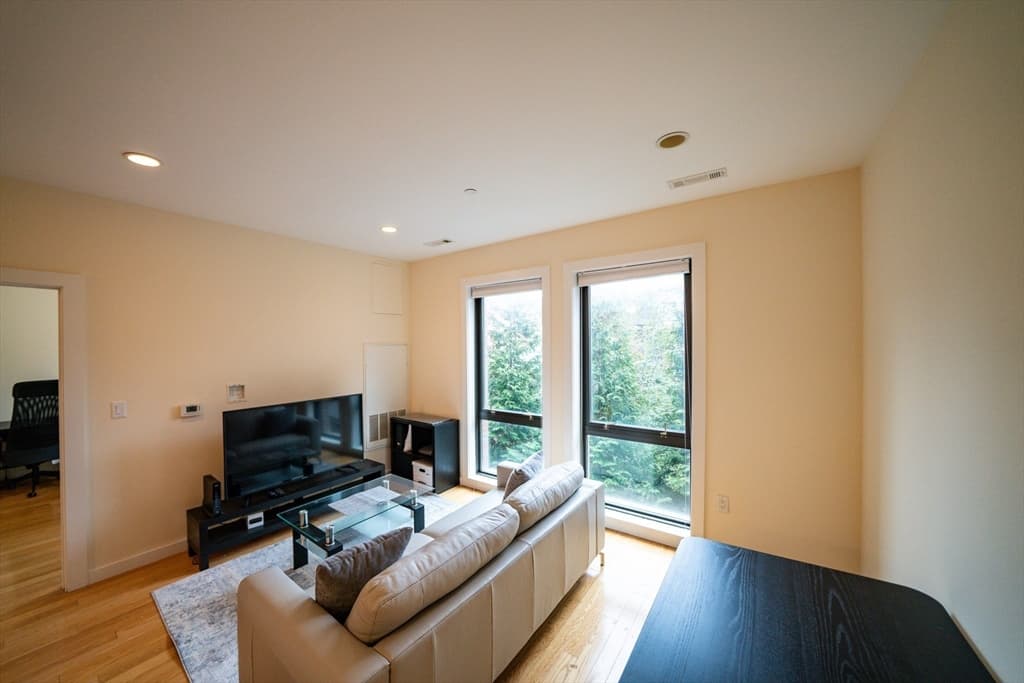 9 Miner St #204 photo 2