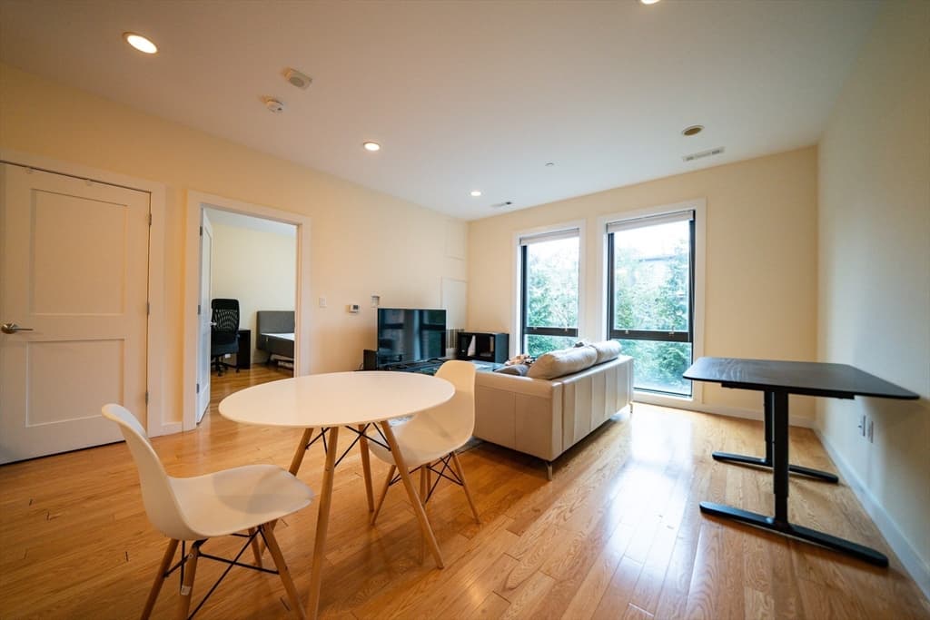 9 Miner St #204