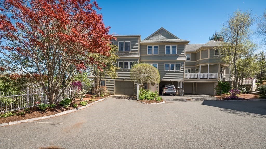 21 Pine St #11