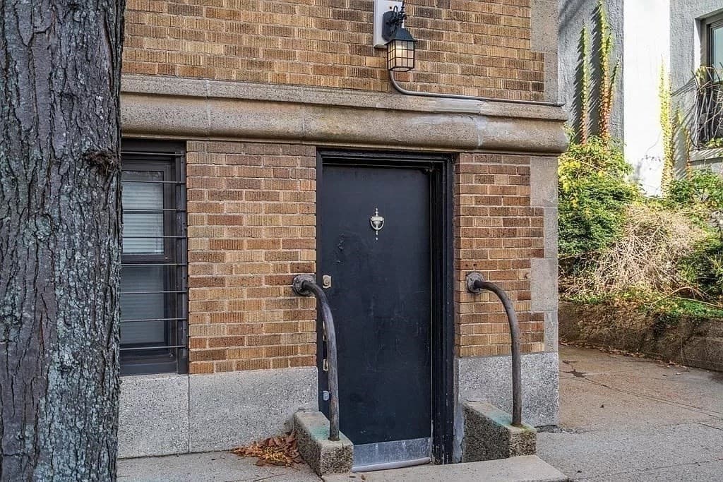 116 Riverway #99