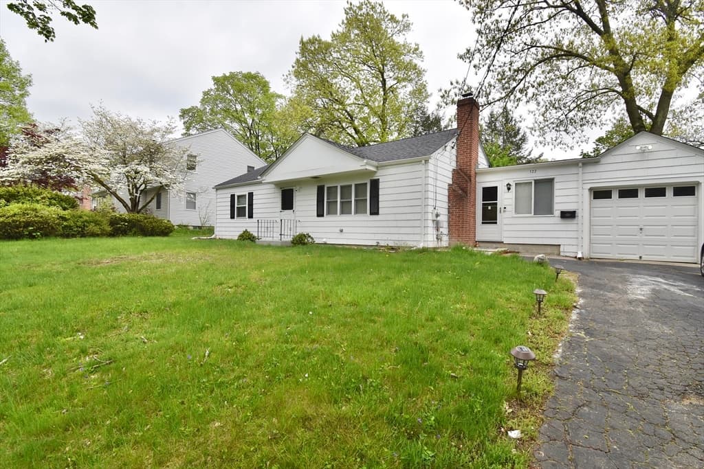 122 Robinson Rd photo 2