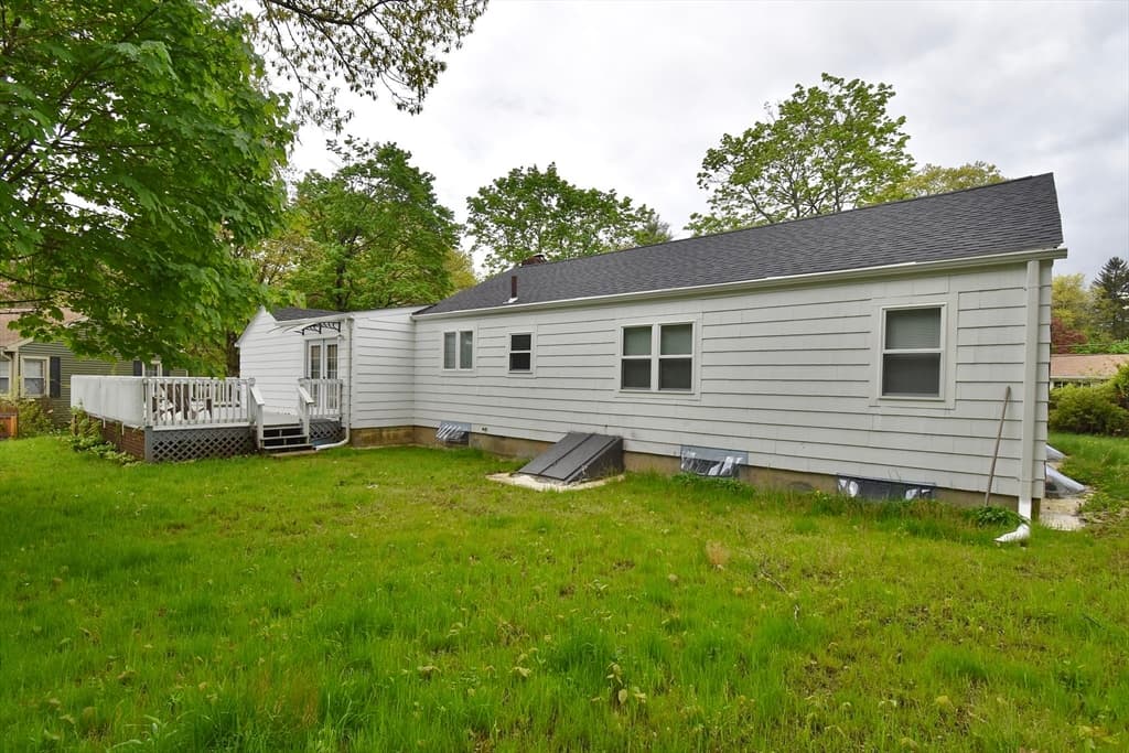 122 Robinson Rd photo 4