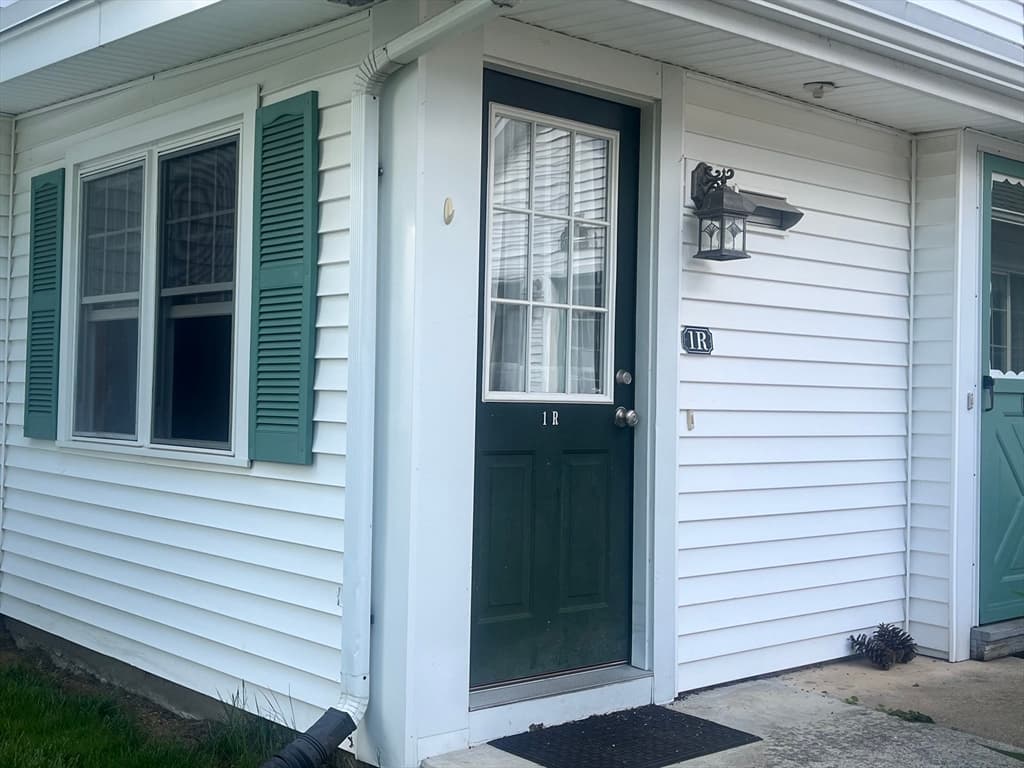 28 Fiskdale Rd. #1R