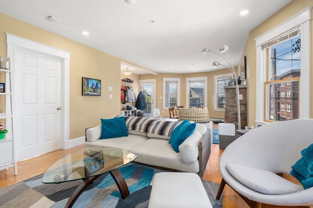 59 Craigie St #2 photo 2