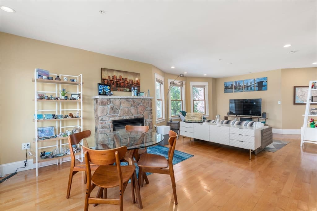 59 Craigie St #2 photo 3