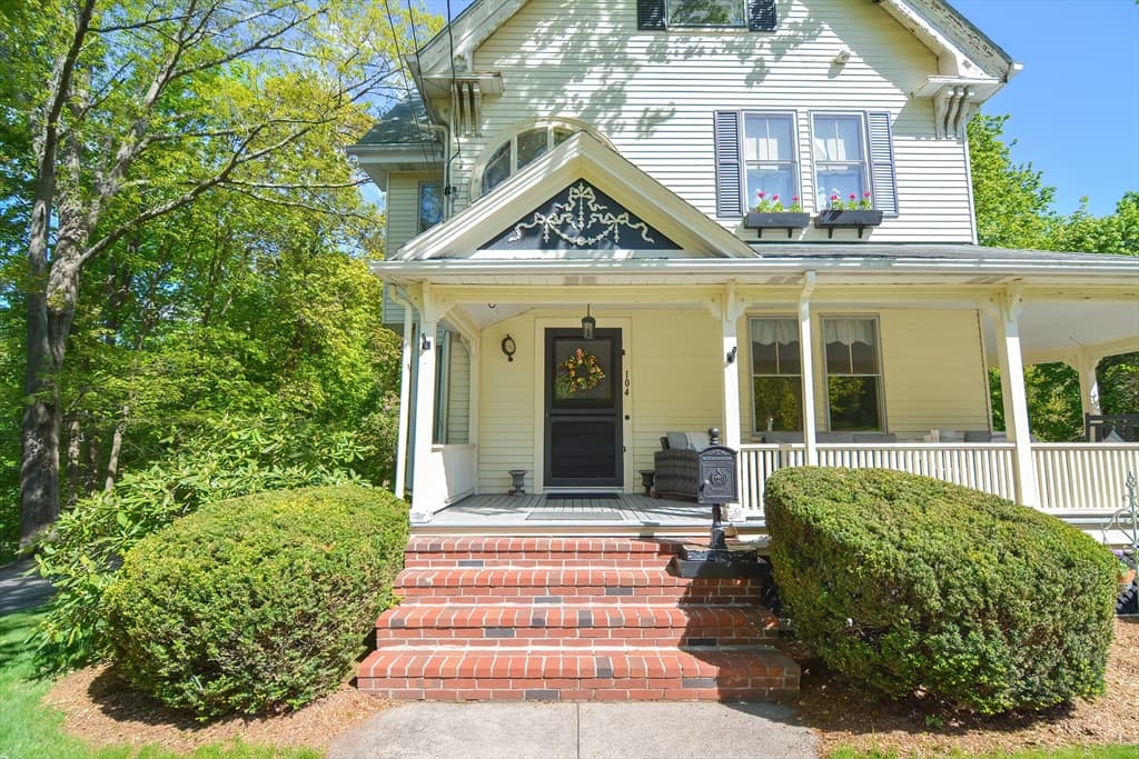 104 Elmwood photo 3