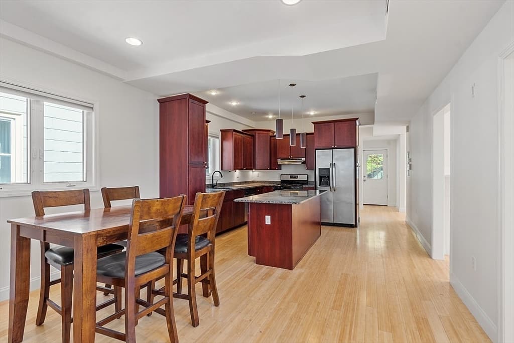 450 Medford ##2 photo 4