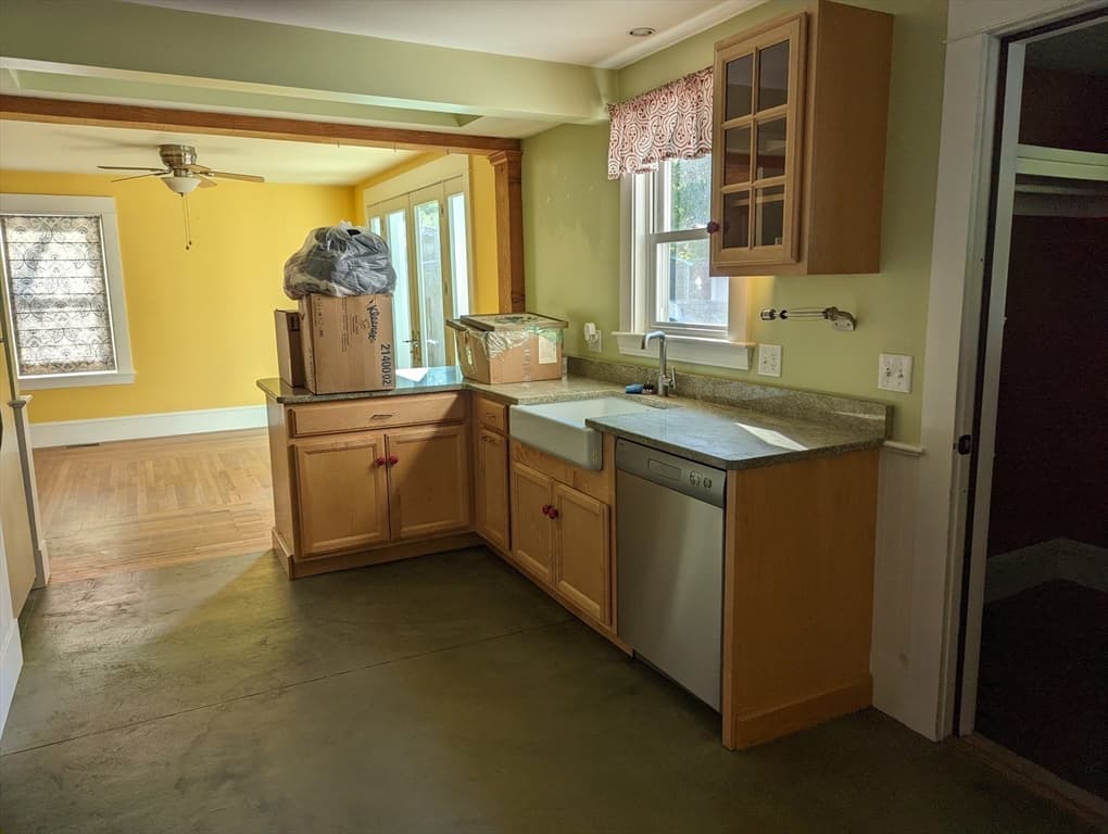 10 Winthrop St photo 3