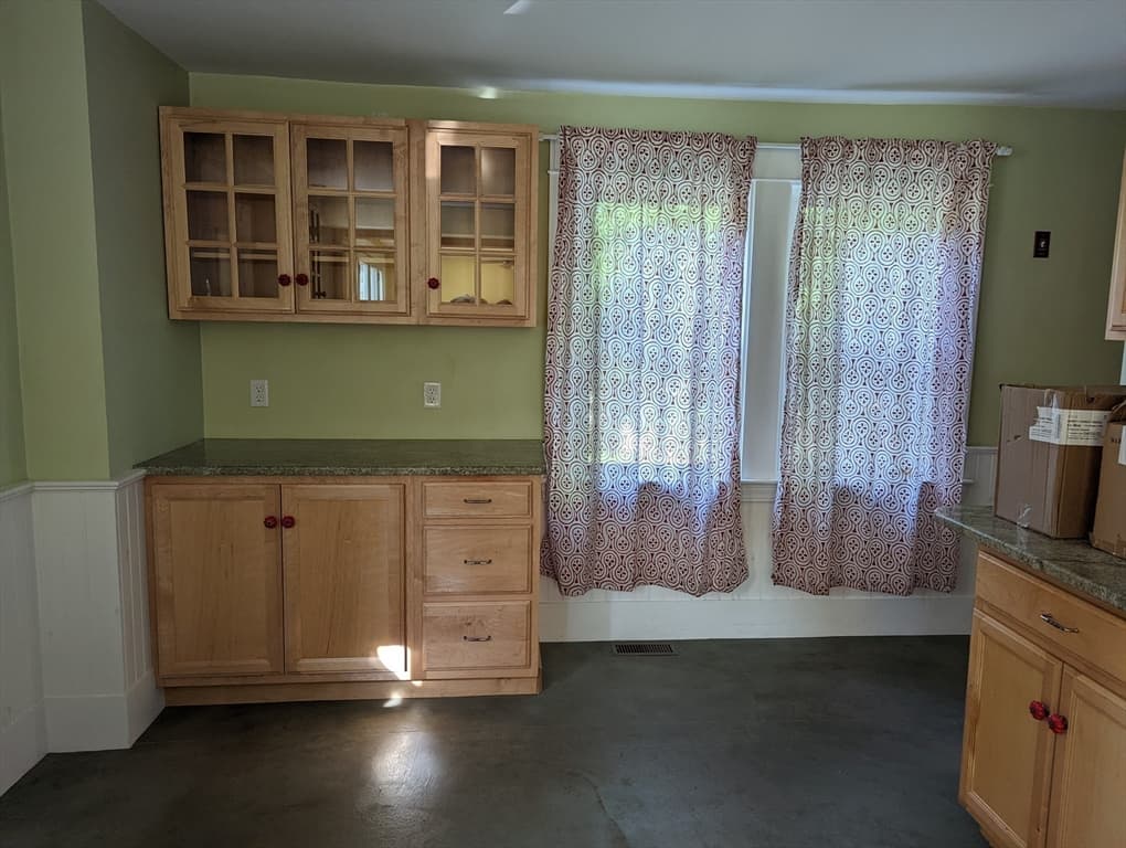 10 Winthrop St photo 5