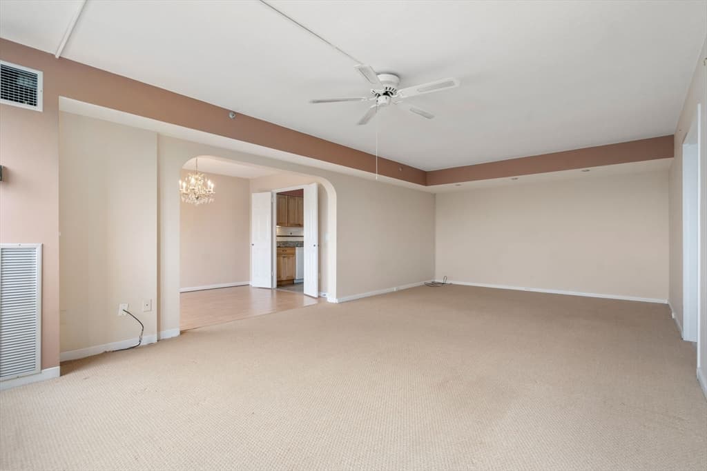 250 Hammond Pond Pkwy #1011S photo 4