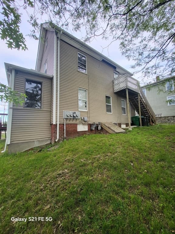 162 E Main St photo 2