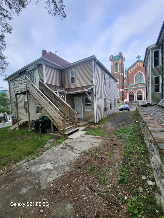 162 E Main St photo 3