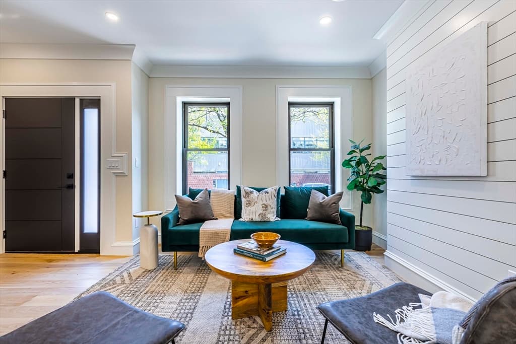 375 Shawmut Ave photo 2