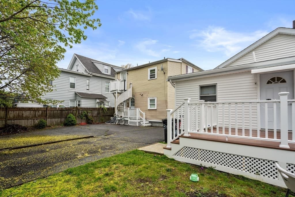 5 Huron St photo 3